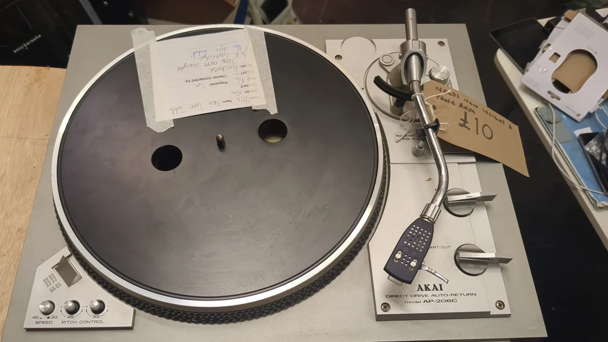 Akai direct-drive turntable